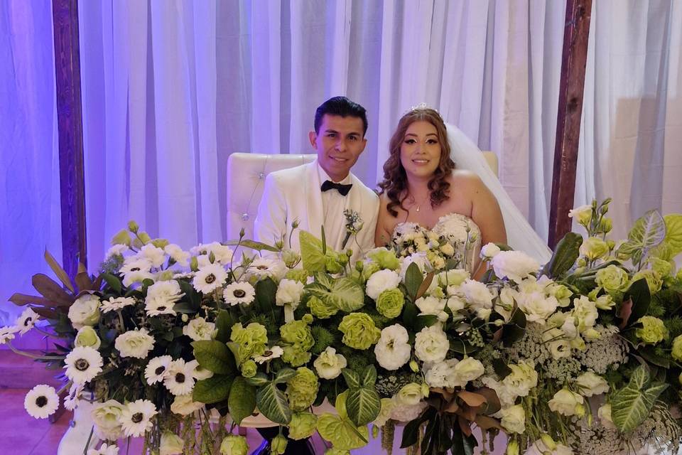 Montaje de mesa de novios