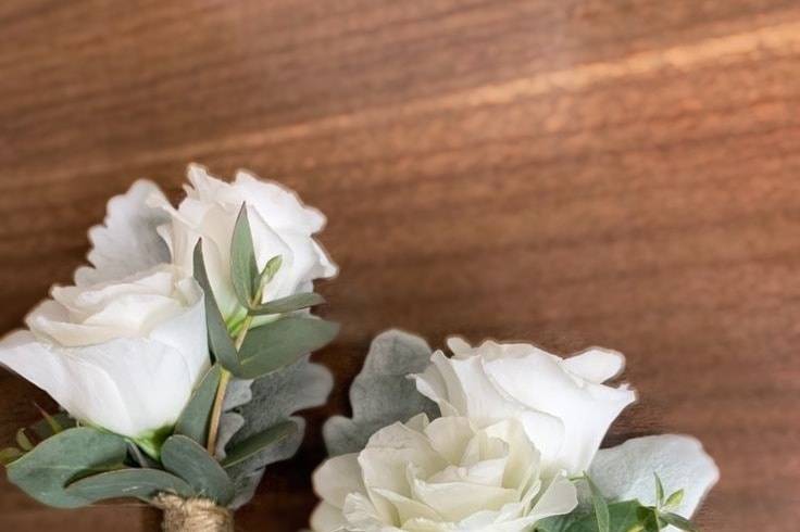 Boutonniere color blanco