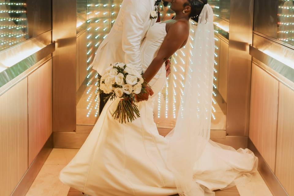 Recien casados -Elevador