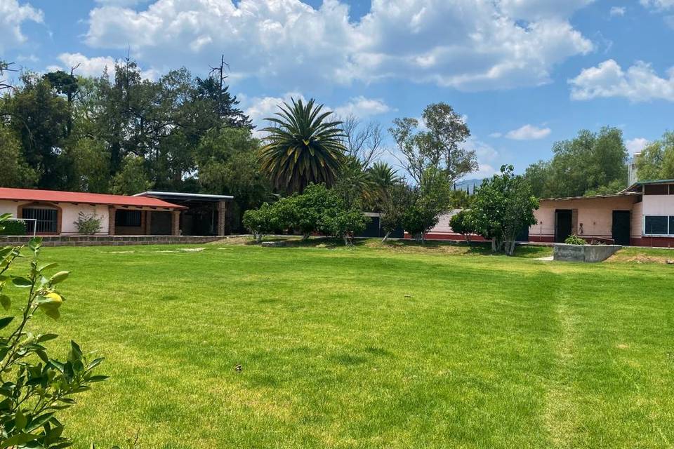 Amplios jardines