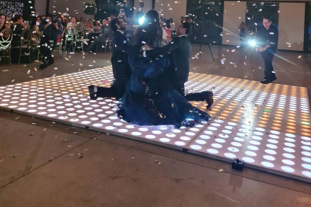 Disparo de papeles metálicos