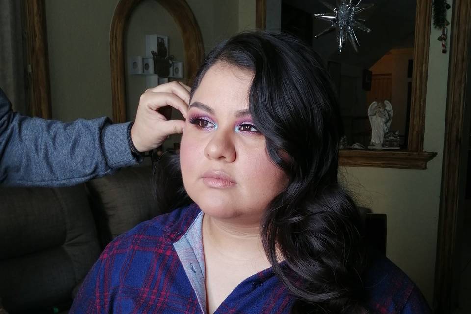 Maquillaje y peinado glam