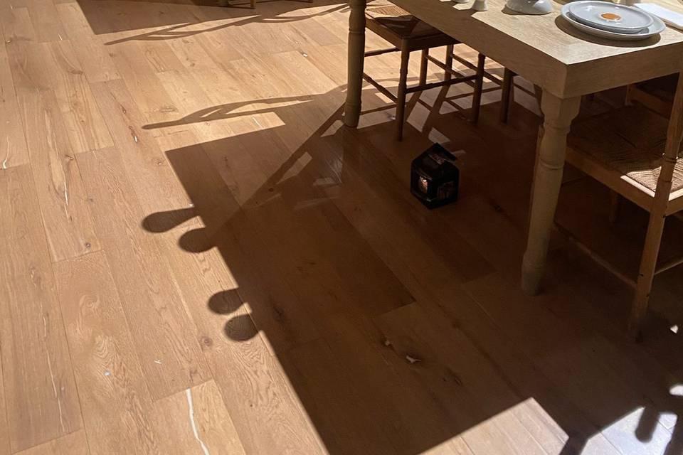 Mesas de madera adornadas