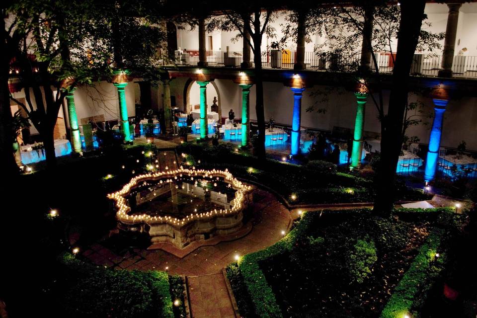 Patio iluminado