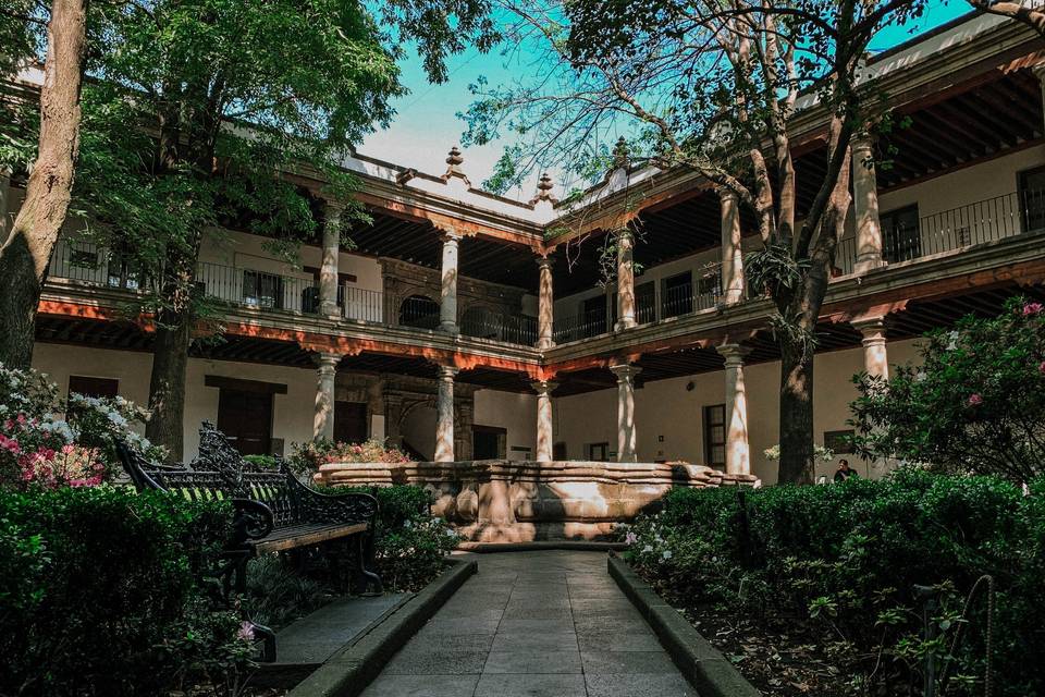Patio con jardineras
