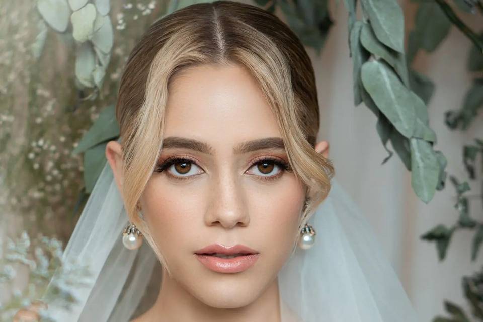 Maquillaje y peinado de novia