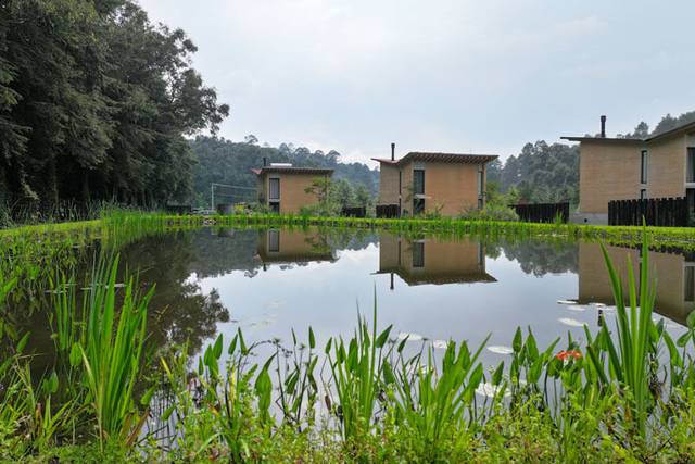Lago y Jardín
