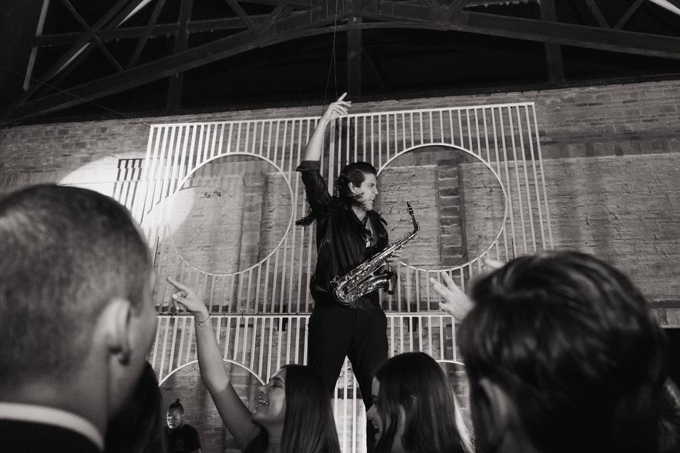 Happening con saxofón