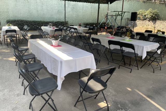 Mesa con silla plástico