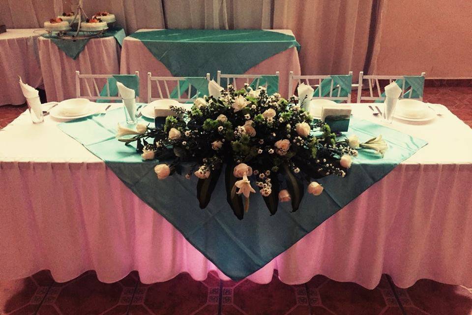 Mesa para novios y familia