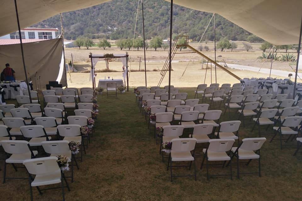 Carpa en jardín