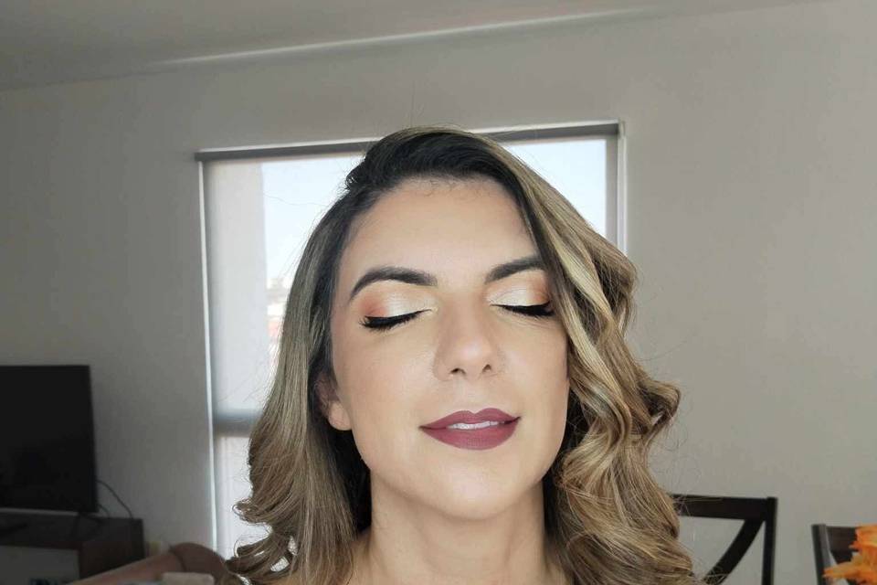 Make up y peinado con glamour para novias
