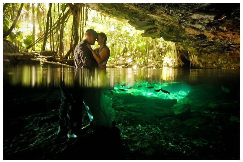 Novios en cenote