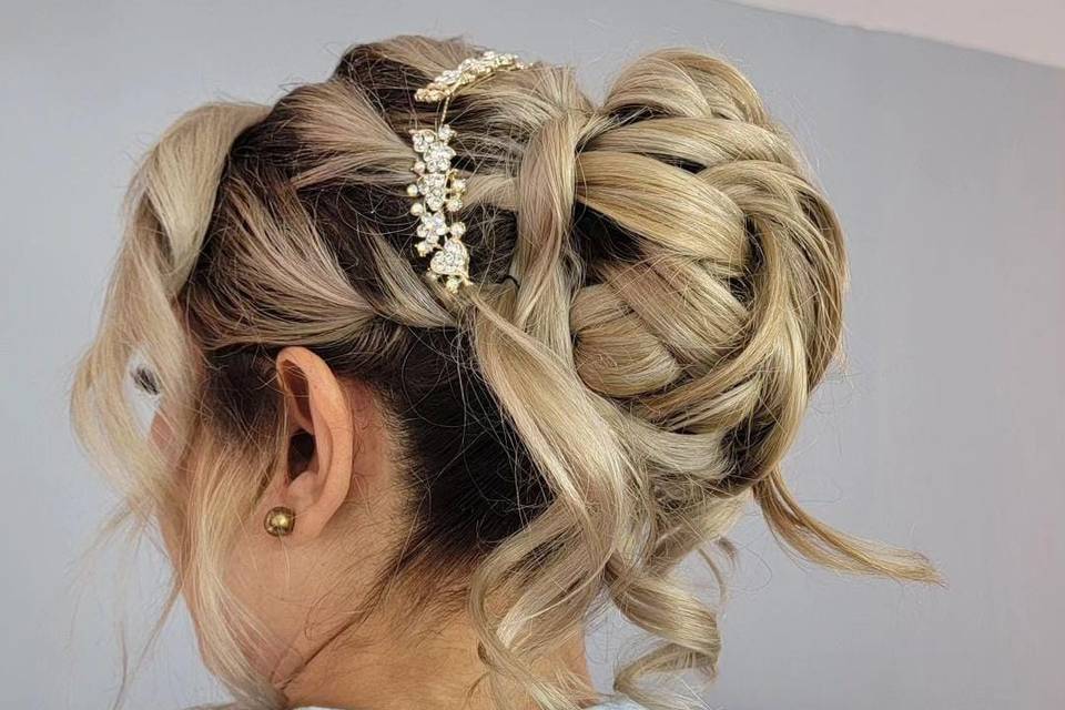 Peinado recogido con tiara