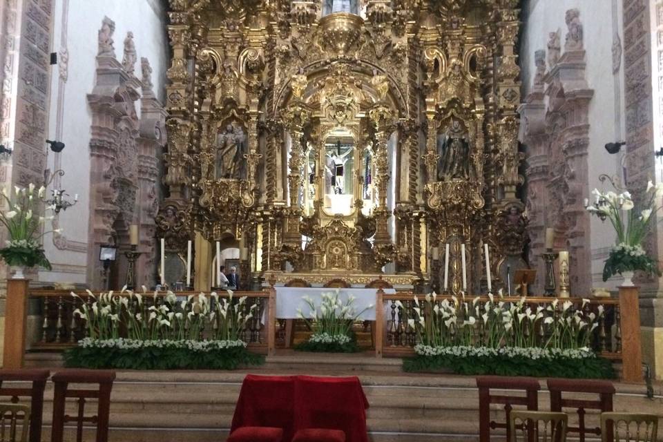 Decoración entregada y altar