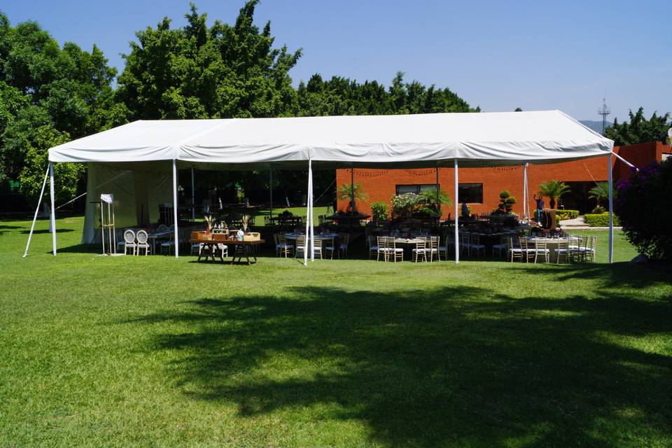 Montaje carpa para evento