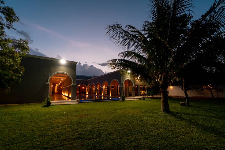 Jardín de noche