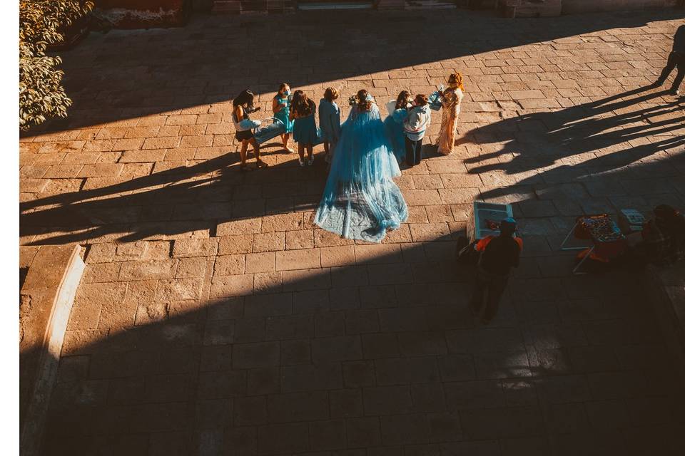 Foto con drone en iglesia