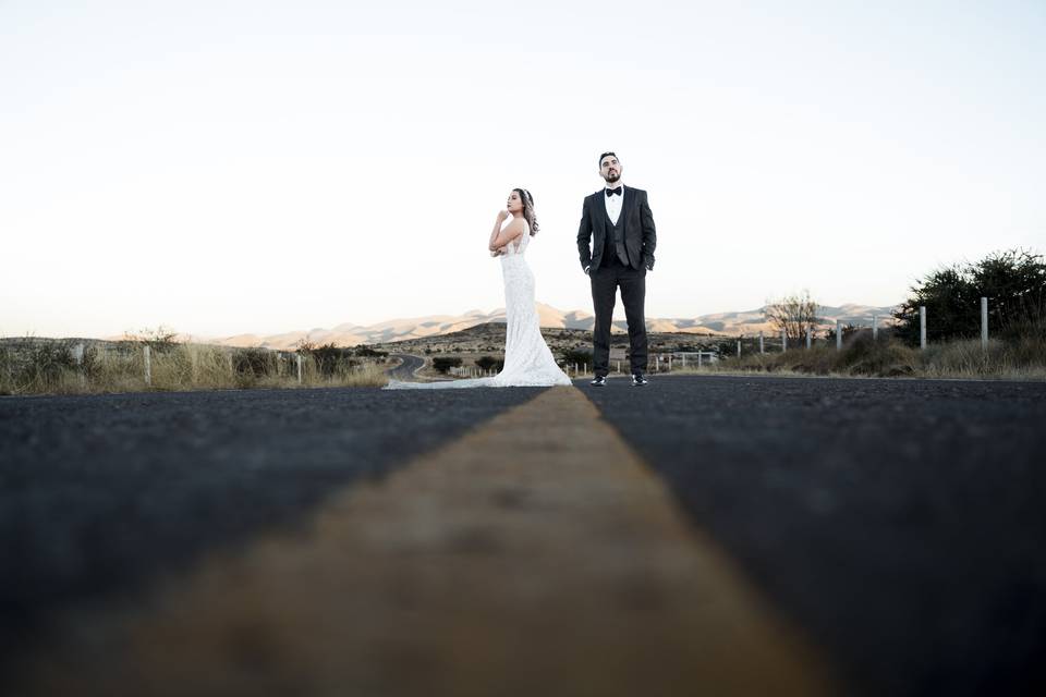 Novios en callejoneada