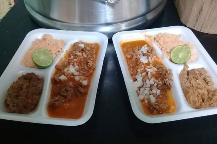 Birria y guarnición