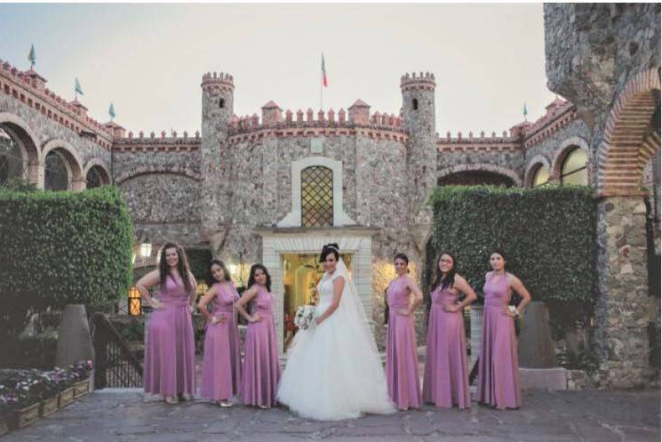 Vestidos Damas de Honor Modela Bella