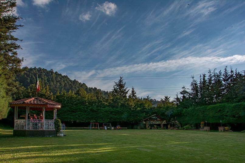 Jardín completo con kiosko