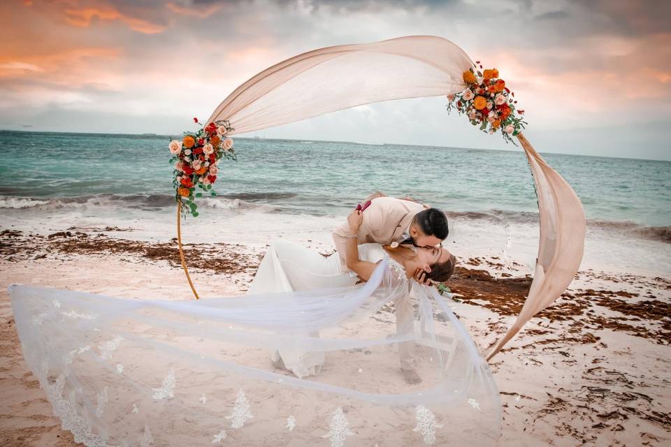 Génesis & Chris. Xpuha Beach