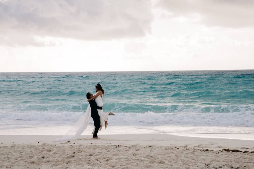 Trash the dress Cancun