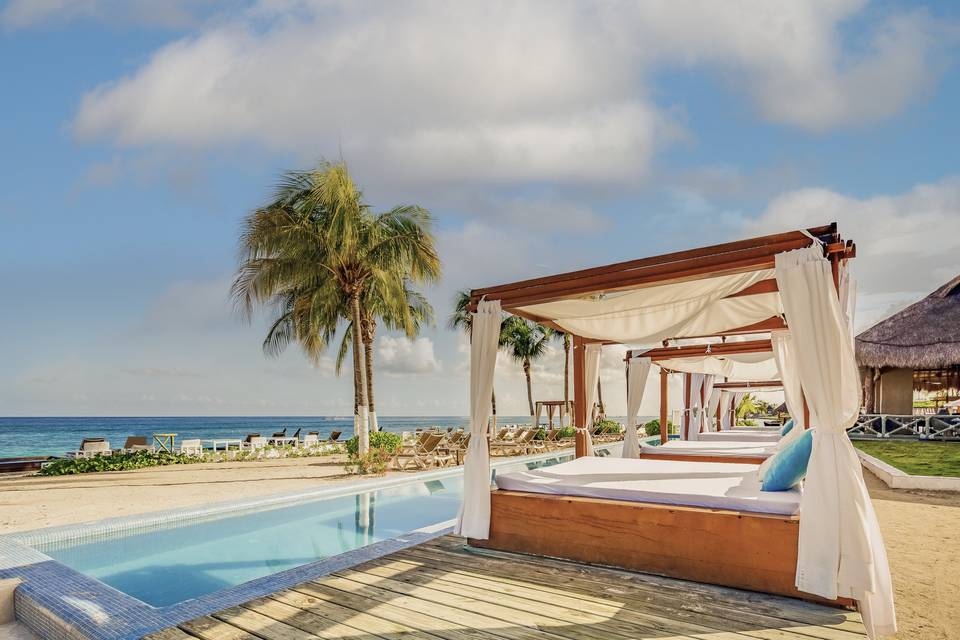 Beach Club Pool