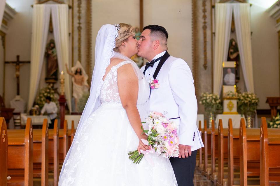 El Primer Beso del Resto de Nu