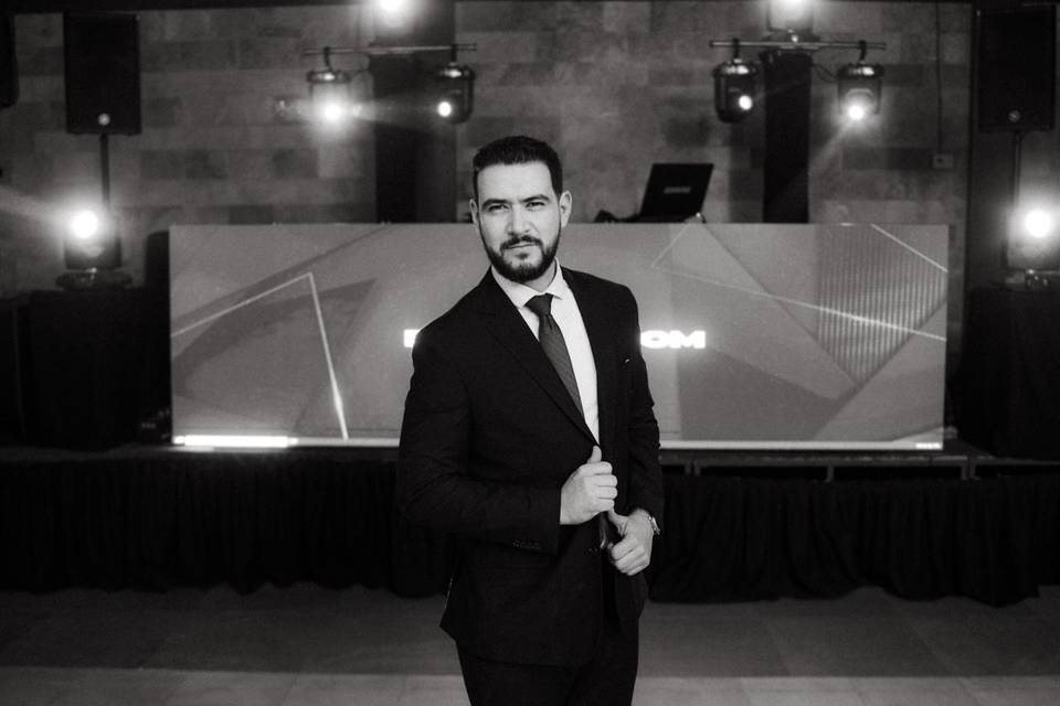 Dj en pista antes de iniciar