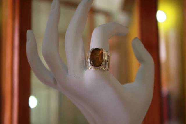 Magnífico (ámbar y plata)