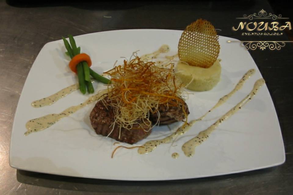 Medallón de res en salsa de mo