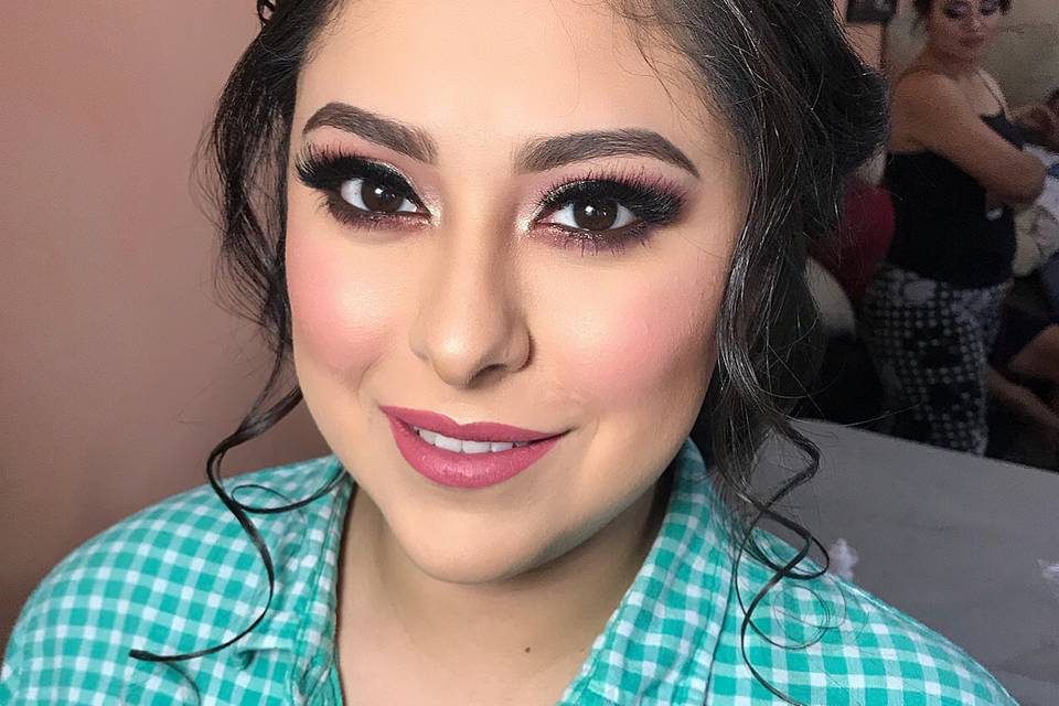 Maquillaje y peinado