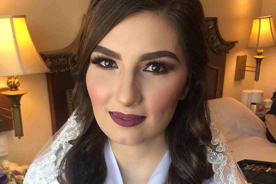 Maquillaje y peinado