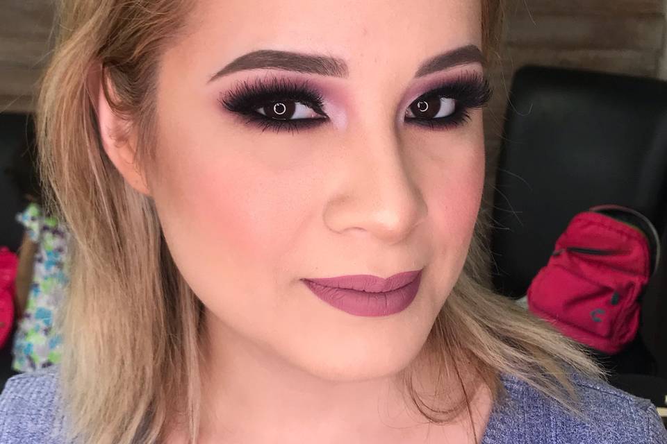 Maquillaje y peinado