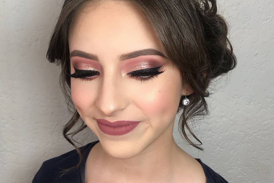 Maquillaje y peinado