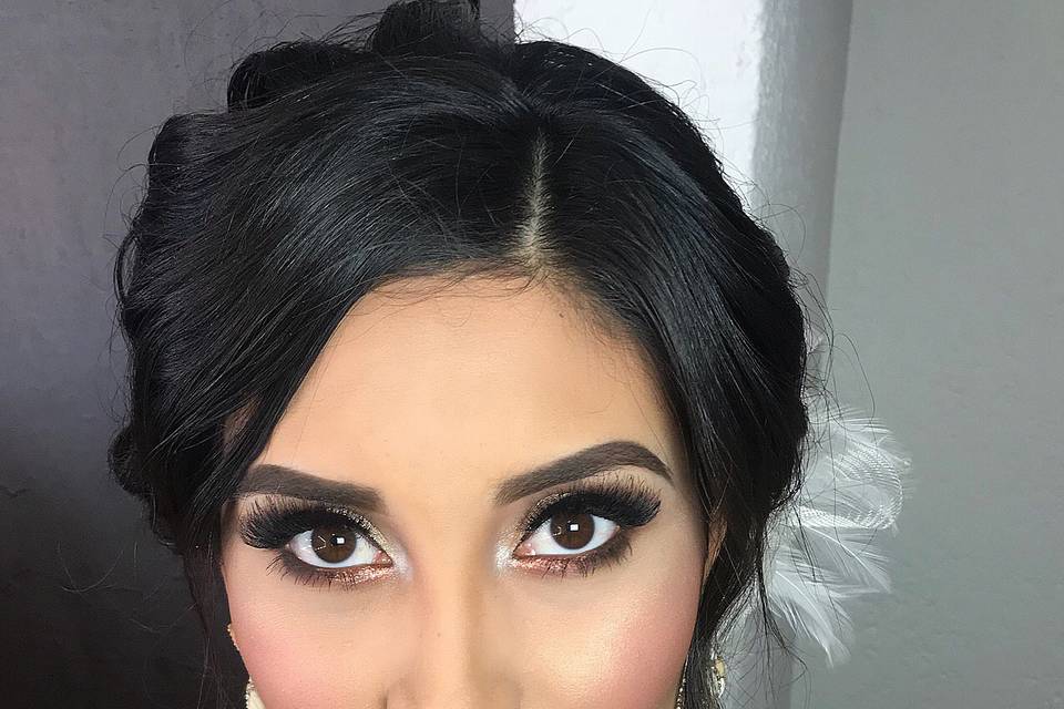 Maquillaje y peinado