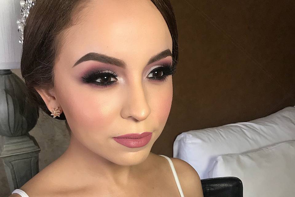 Maquillaje y peinado