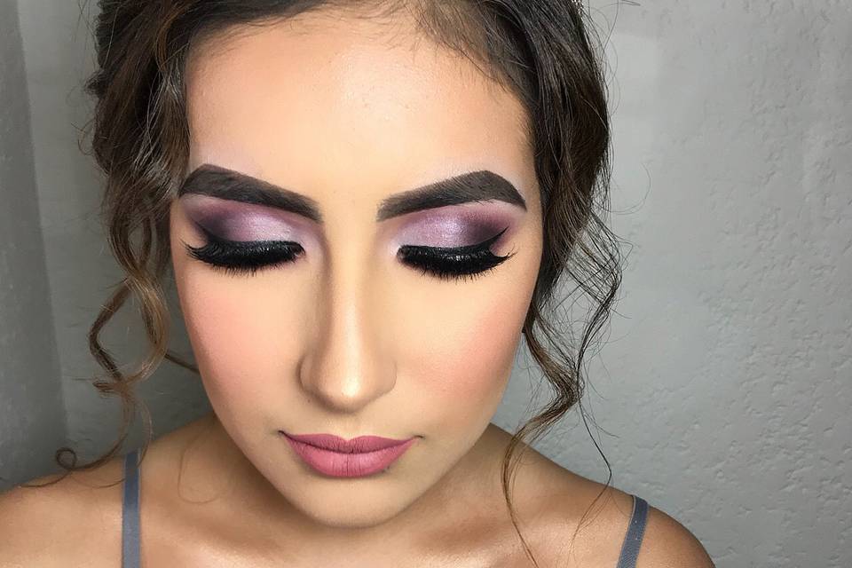 Maquillaje y peinado