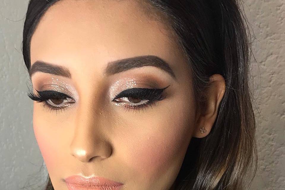 Maquillaje y peinado