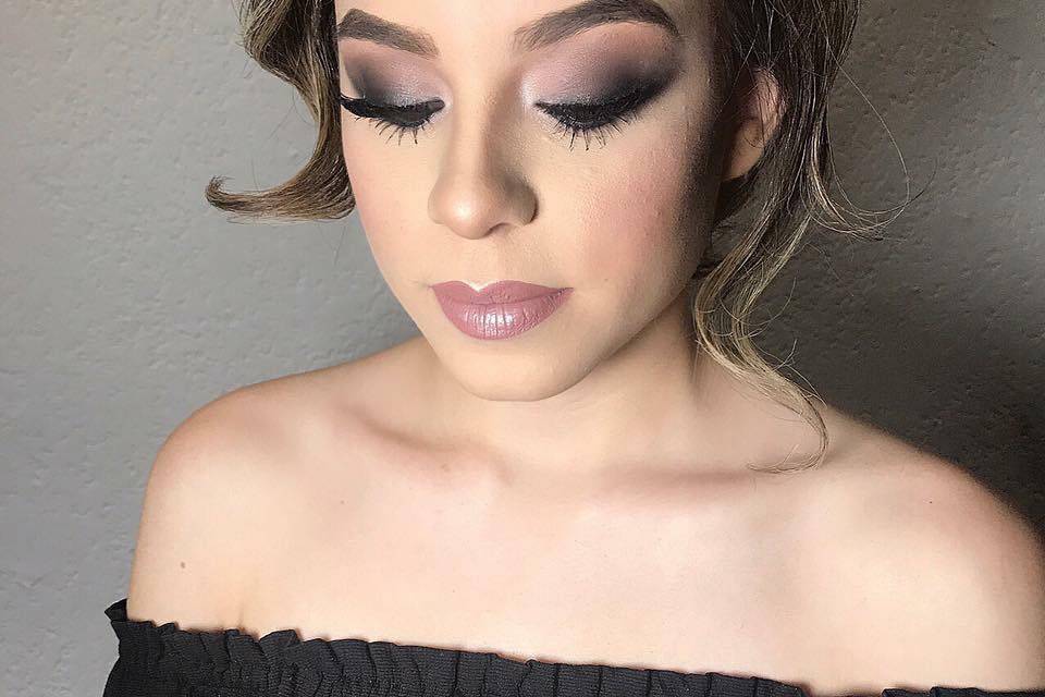 Maquillaje y peinado