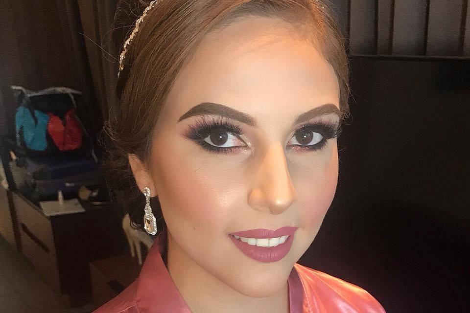 Maquillaje y peinado