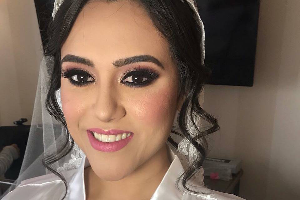 Maquillaje y peinado