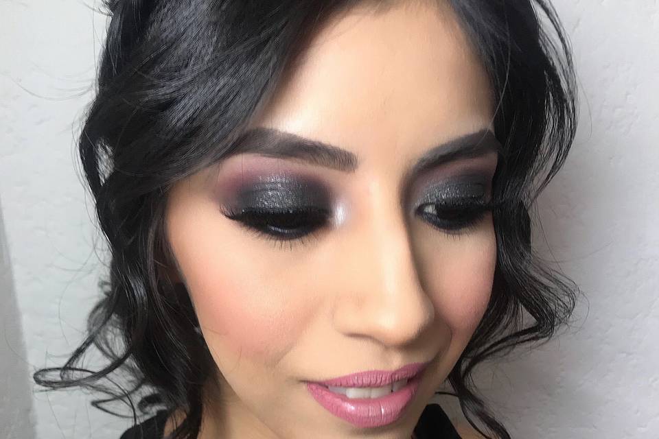 Maquillaje y peinado