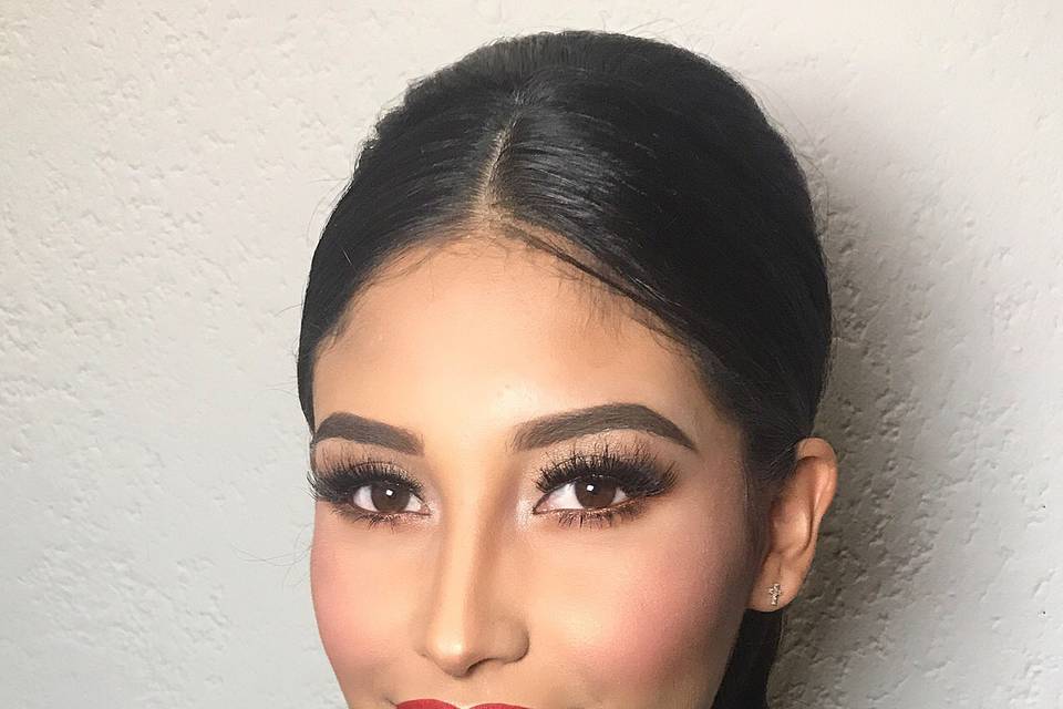 Maquillaje y peinado