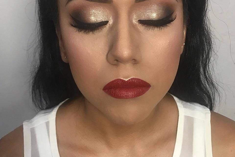 Maquillaje y peinado