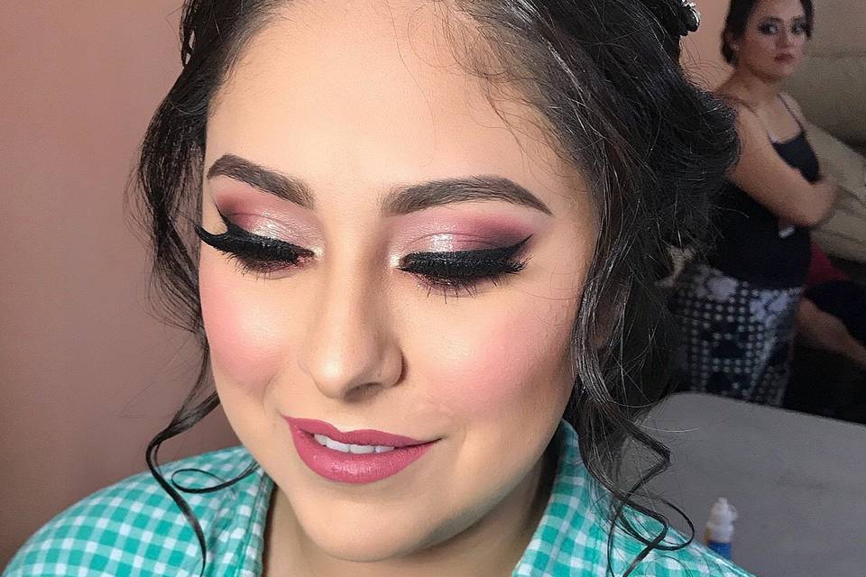 Maquillaje y peinado