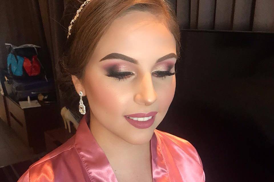 Maquillaje y peinado