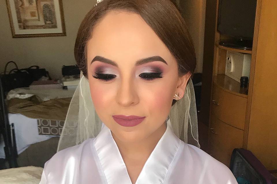 Maquillaje y peinado